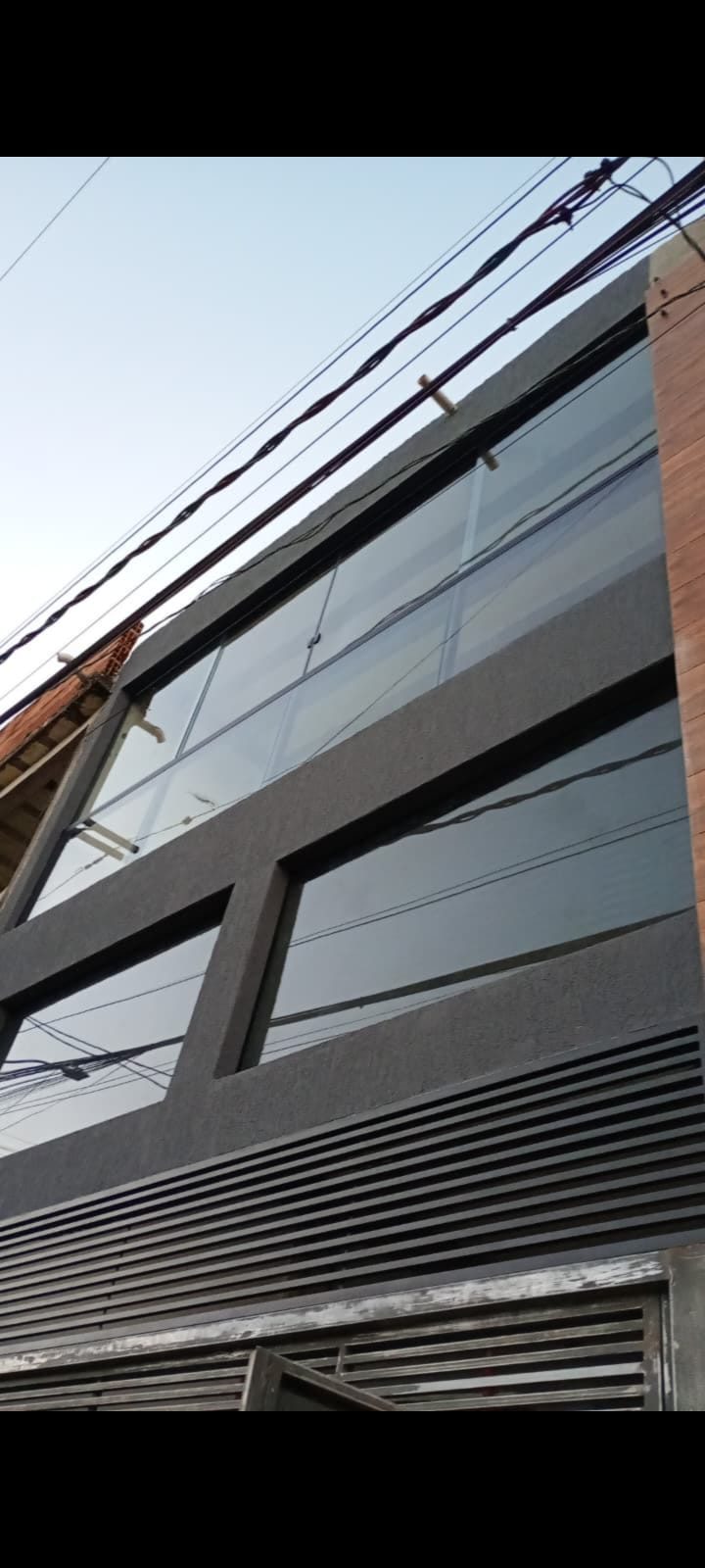 Sacada envidraçada vista da fachada do edifício